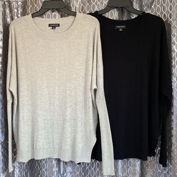 Trouve Sweaters - A Set of 2 Trouve Crewneck Long Sleeve Lightweight Sweaters in Black & Beige XS